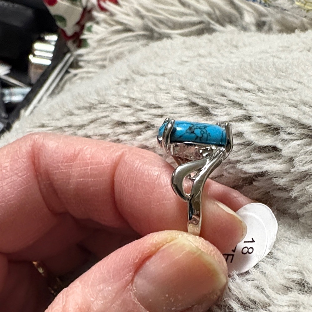 Turquoise Silver Ring - Picture 3 of 6